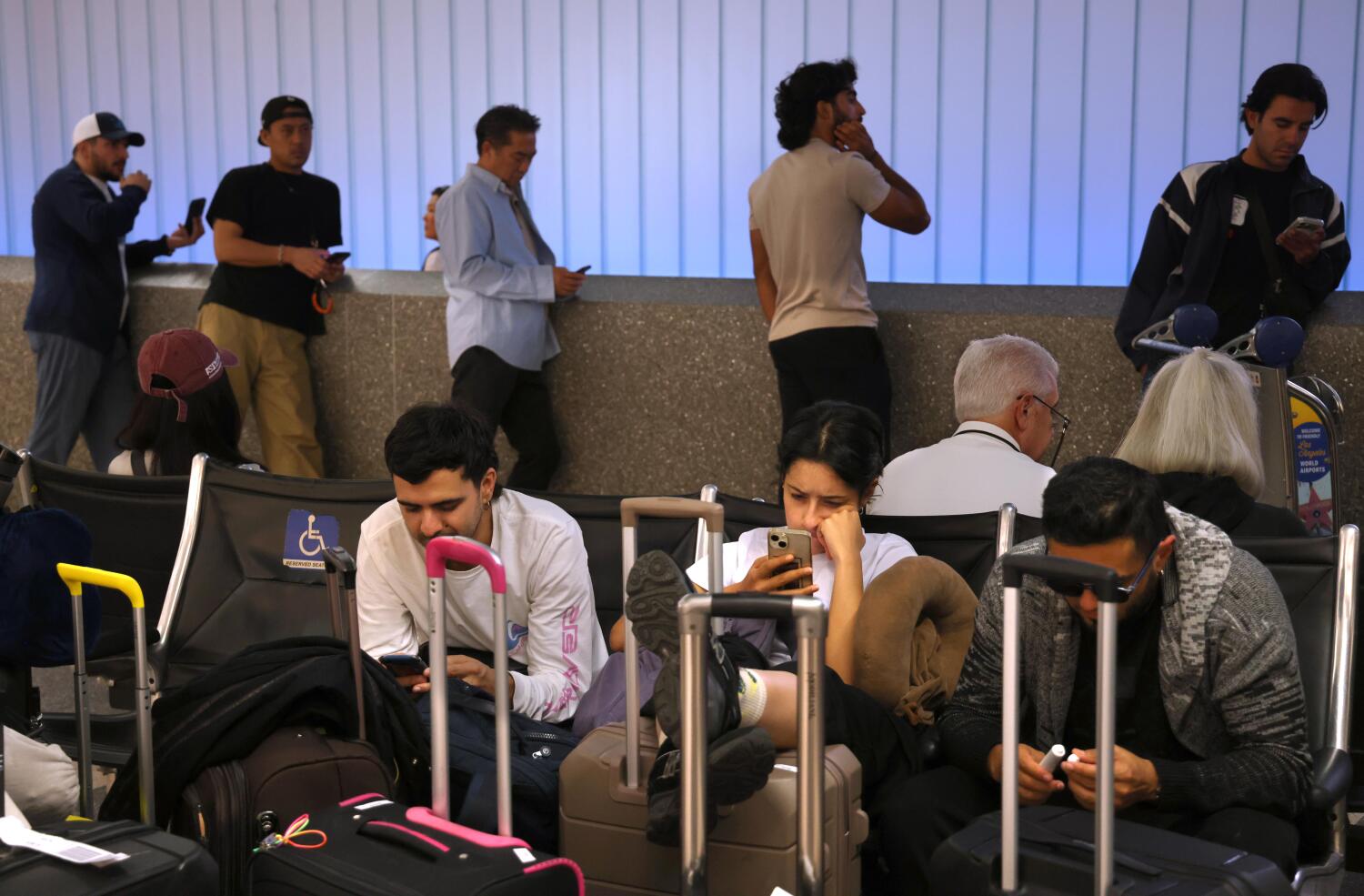 Republicans fret as shutdown threatens Thanksgiving travel chaos