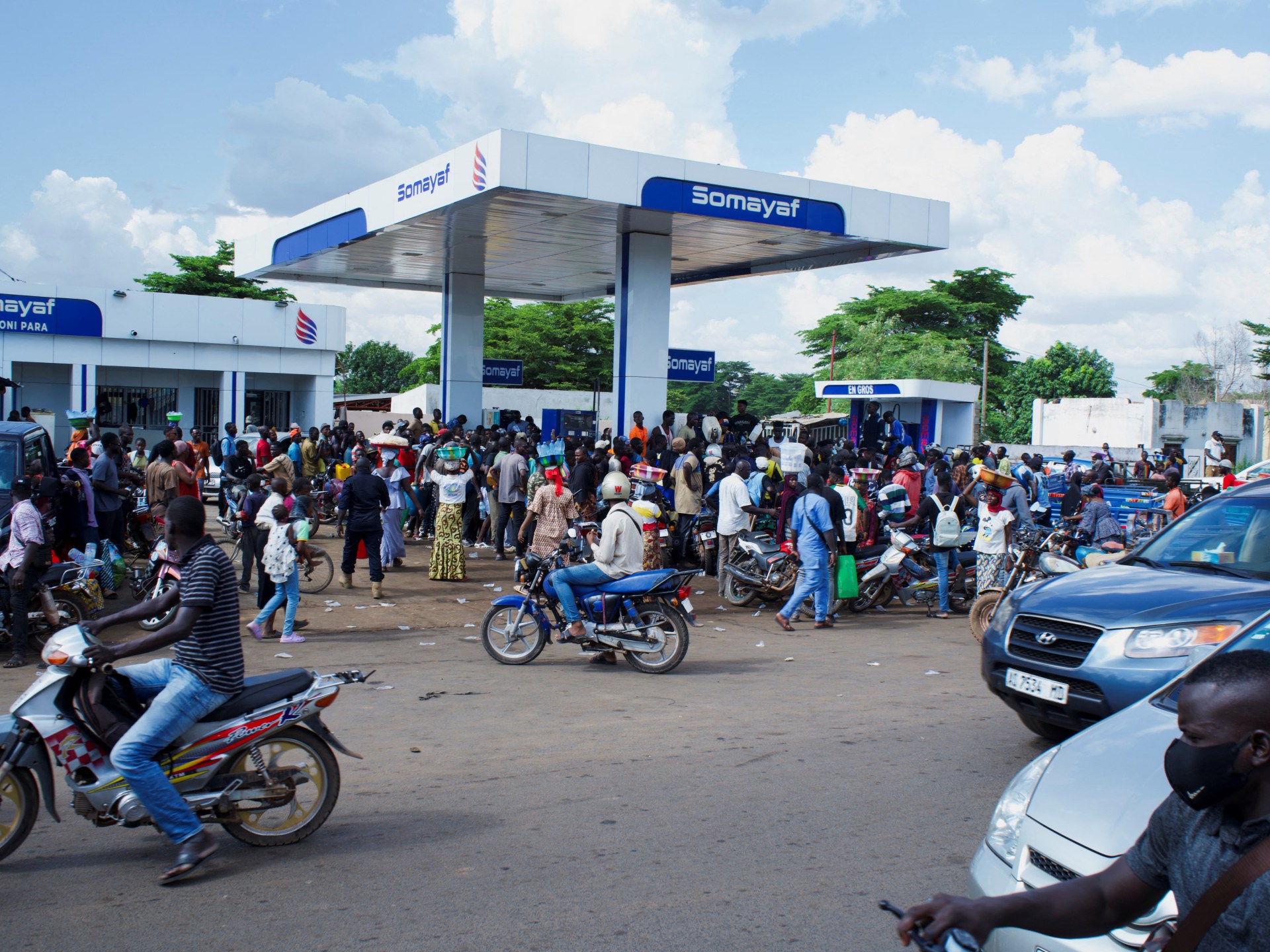 France urges citizens to leave Mali as armed group blockade intensifies