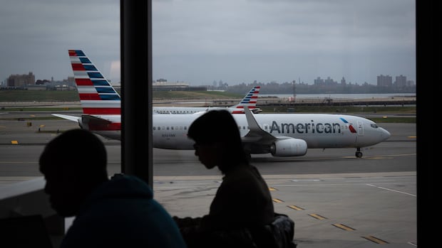 U.S. warns air traffic could ‘slow to a trickle’ amid shutdown, mass quitting