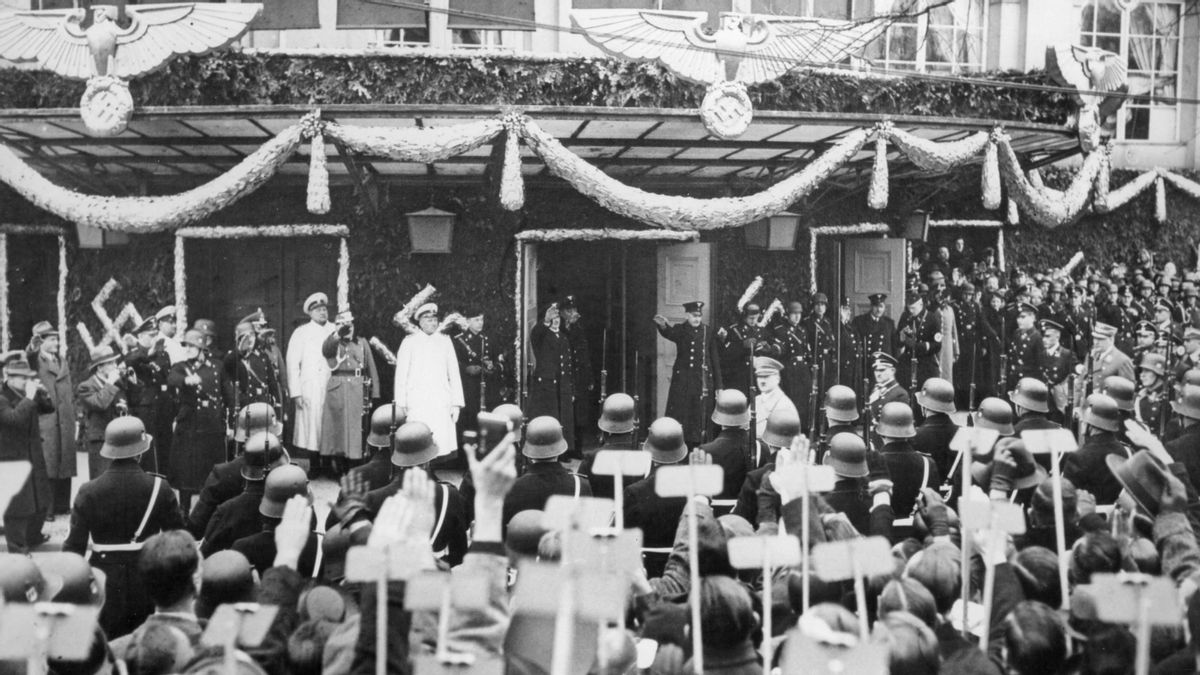 Did Hitler build a ballroom after coming into power?