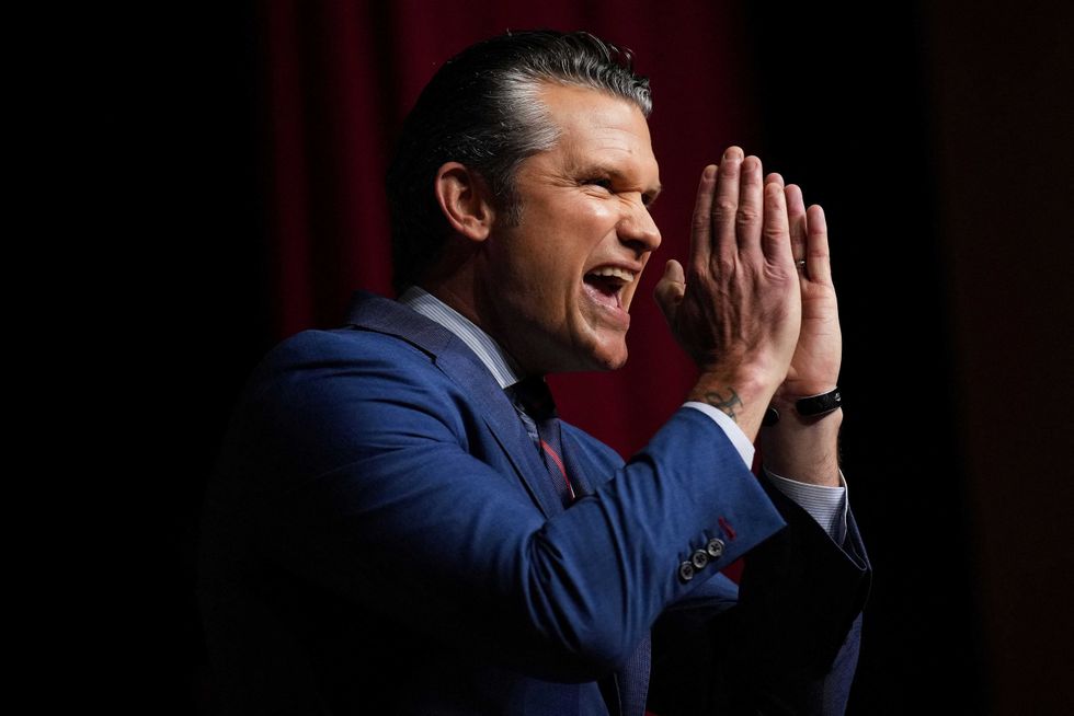 SEALs flatten ‘weak’ Hegseth as elite captain’s career ruined because she’s female: report