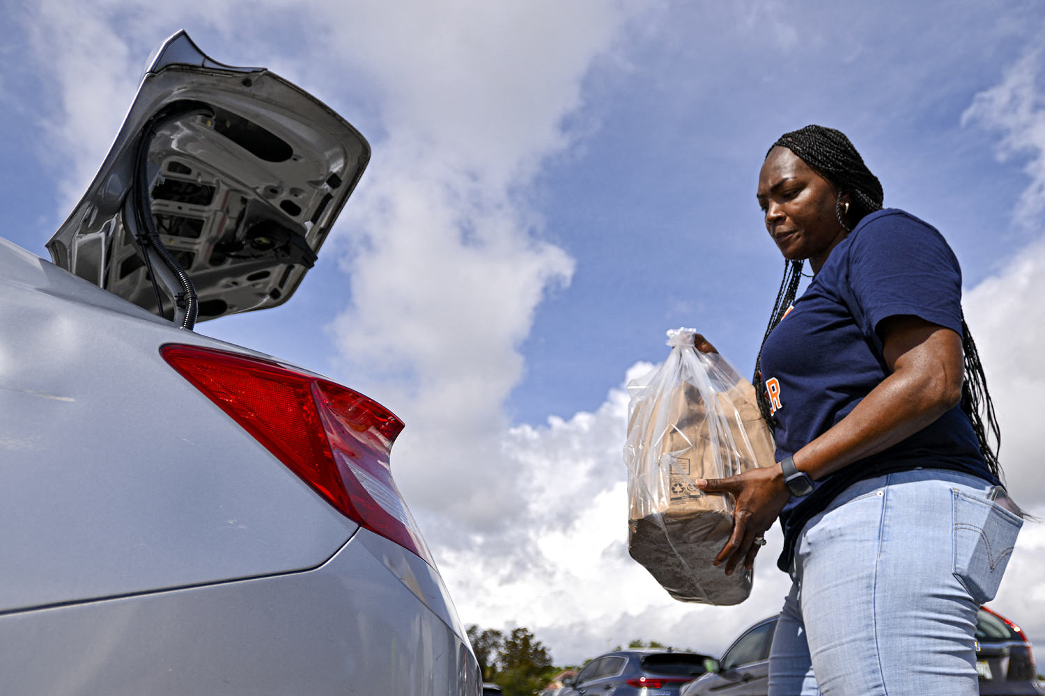 Supreme Court extends temporary pause on $4 billion in SNAP payments for November