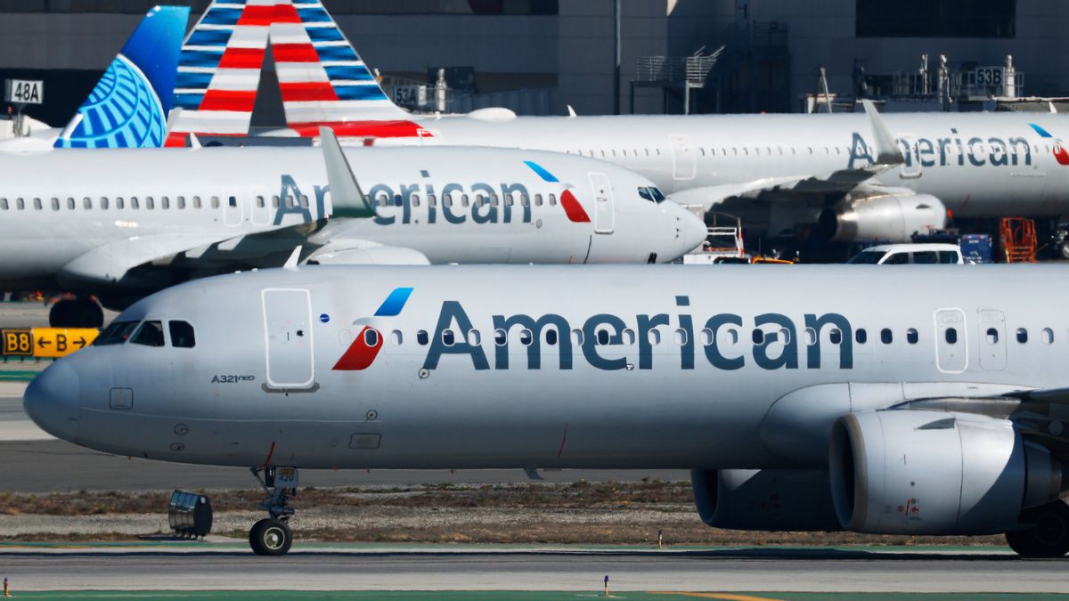 Why false rumors about American Airlines shutting down took flight online