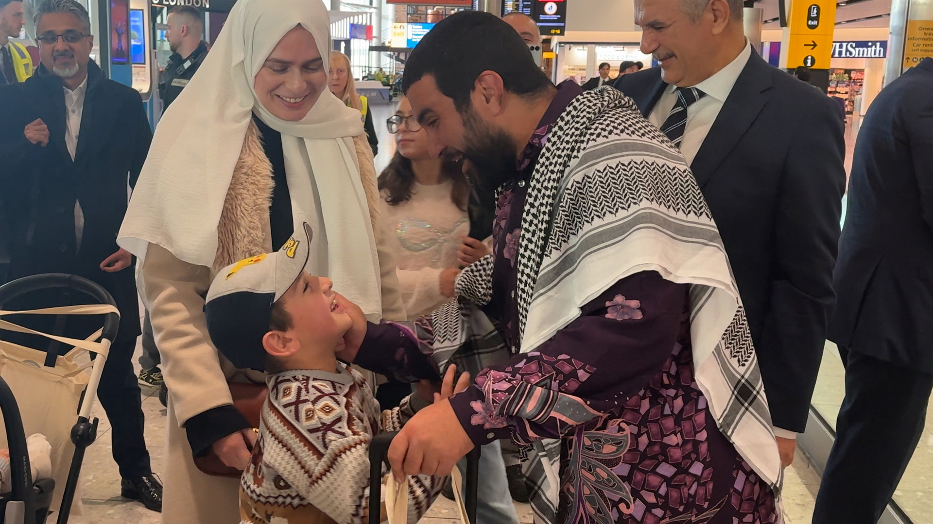 Journalist Sami Hamdi arrives in London after 2 weeks in ICE detention