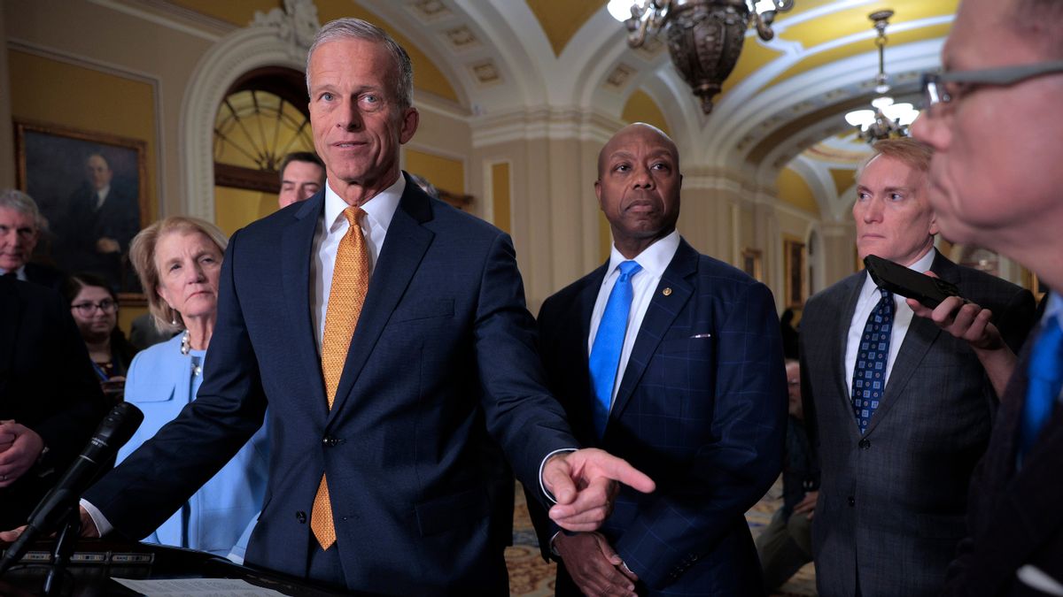 Did Republican senators amend funding bill to allow them to sue government over Jan. 6 investigations?