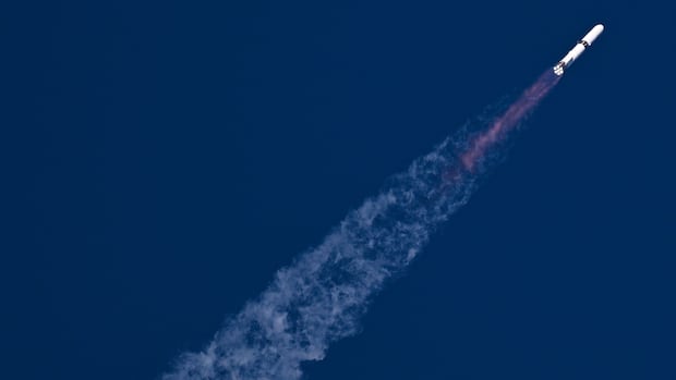 Blue Origin launches New Glenn rocket, with 2 Mars-bound satellites aboard