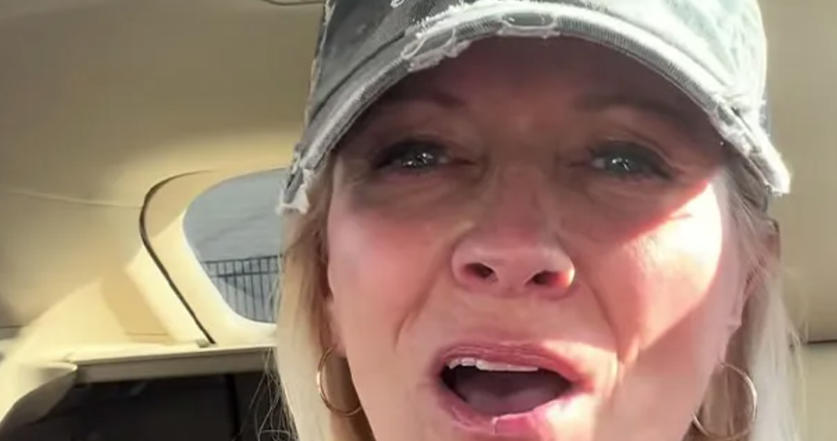 “There’s little girls in there!” Woman rages at trans man using women’s restroom at Barnes & Noble