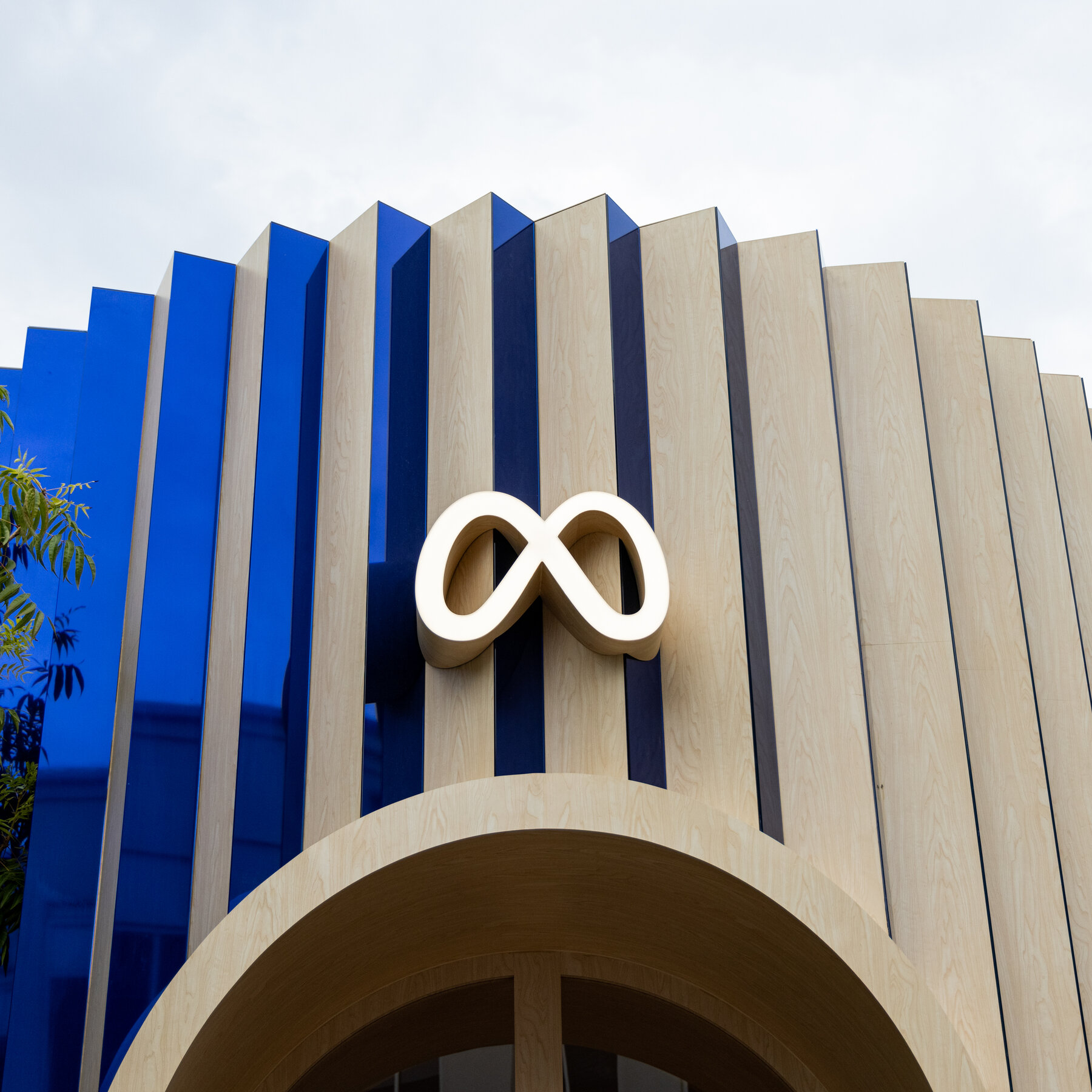 Meta Did Not Violate the Law When It Bought Instagram and WhatsApp, a Judge Rules