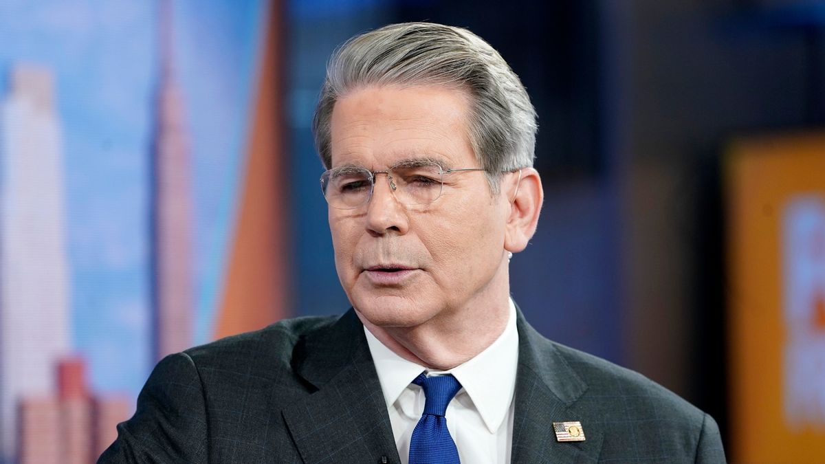 Did Treasury Secretary Scott Bessent say migrants bringing diseased cows are behind high beef prices?