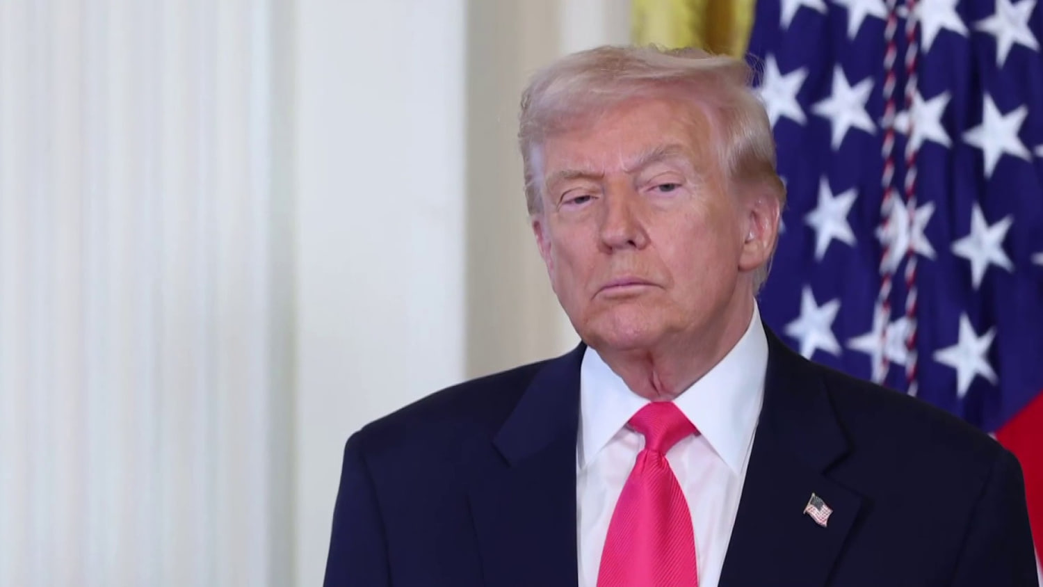 Tweety McTreason signs bill to release Justice Department’s Epstein files