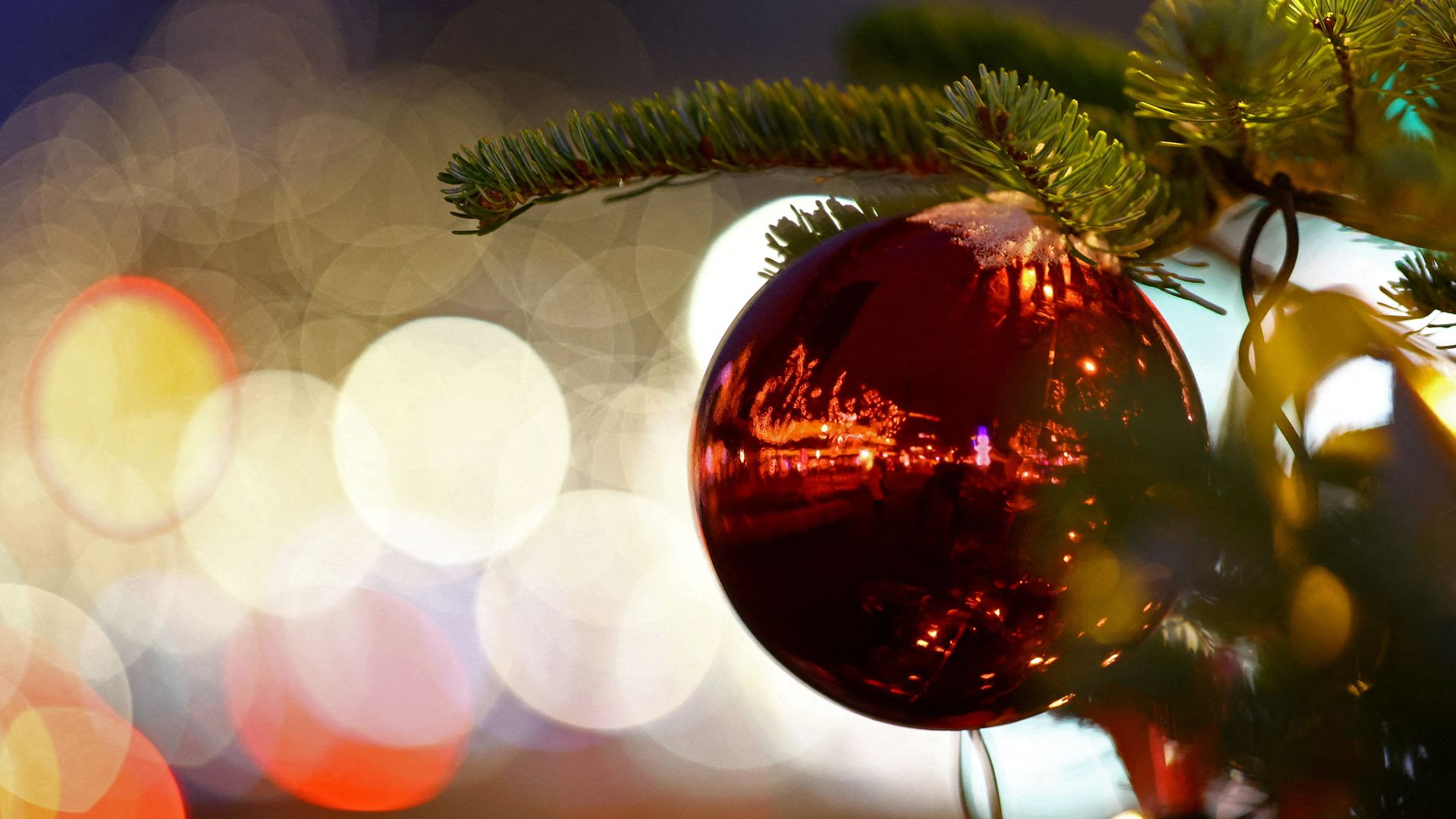 Four shot at Christmas tree lighting ceremony in the US