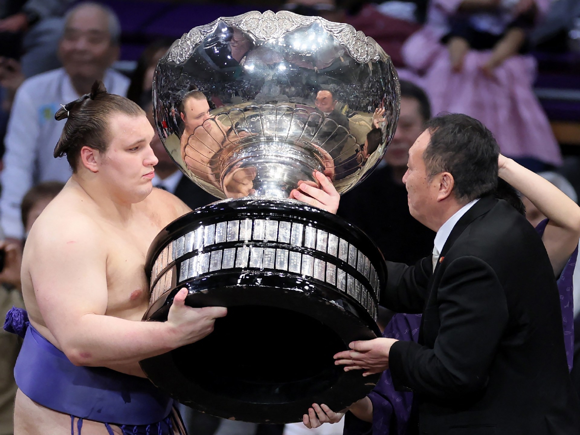 War refugee Aonishiki becomes first Ukrainian to win top sumo championship