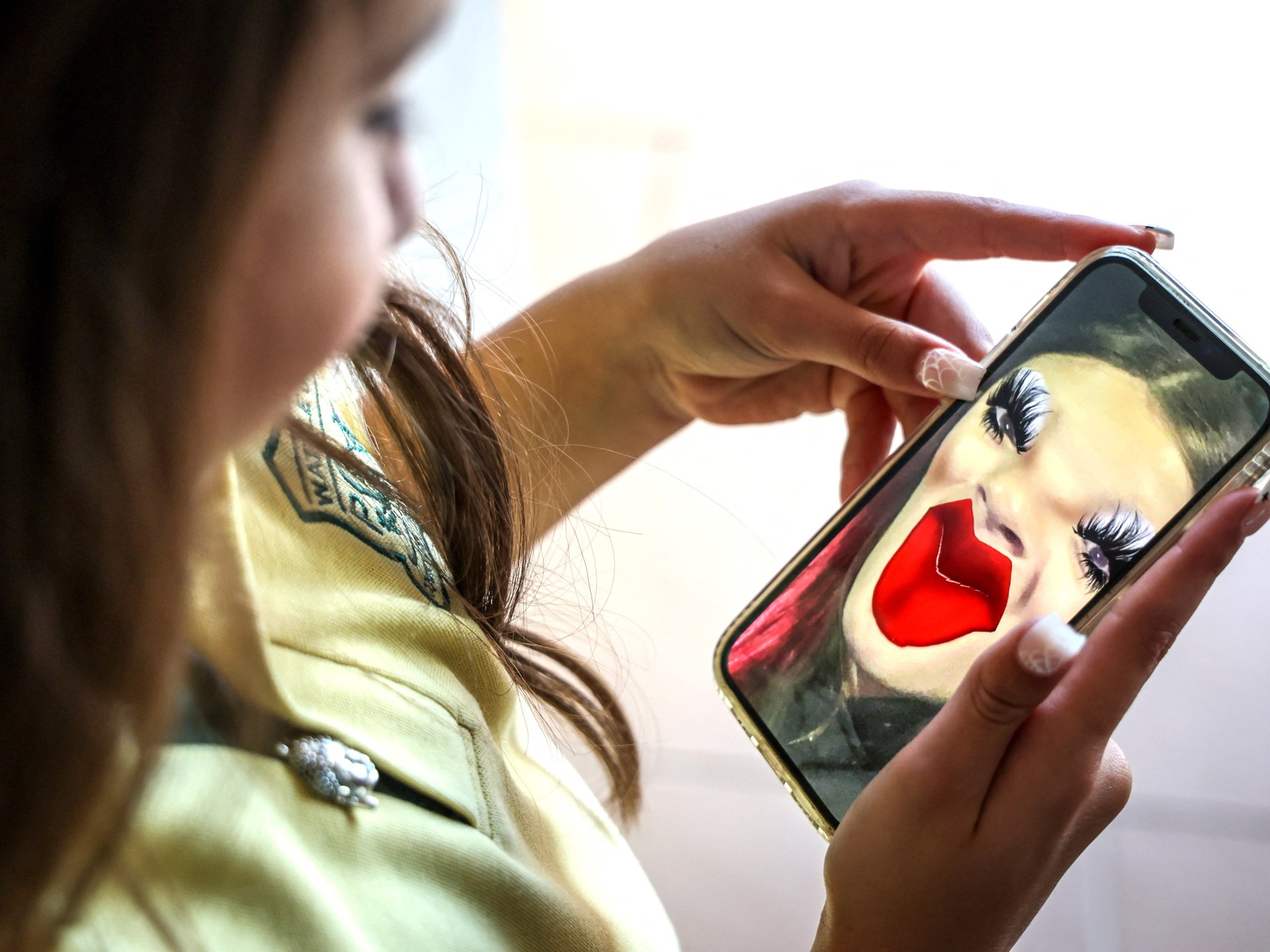 Snapchat starts age checks in Australia ahead of teen social media ban