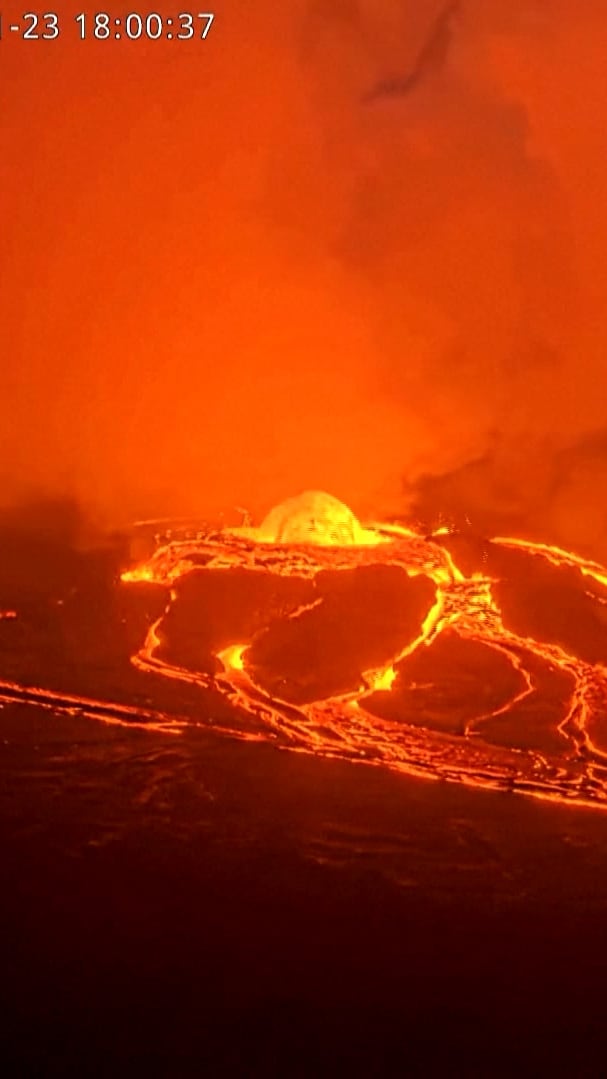 Hawaii’s Kilauea volcano produces dome fountain of lava