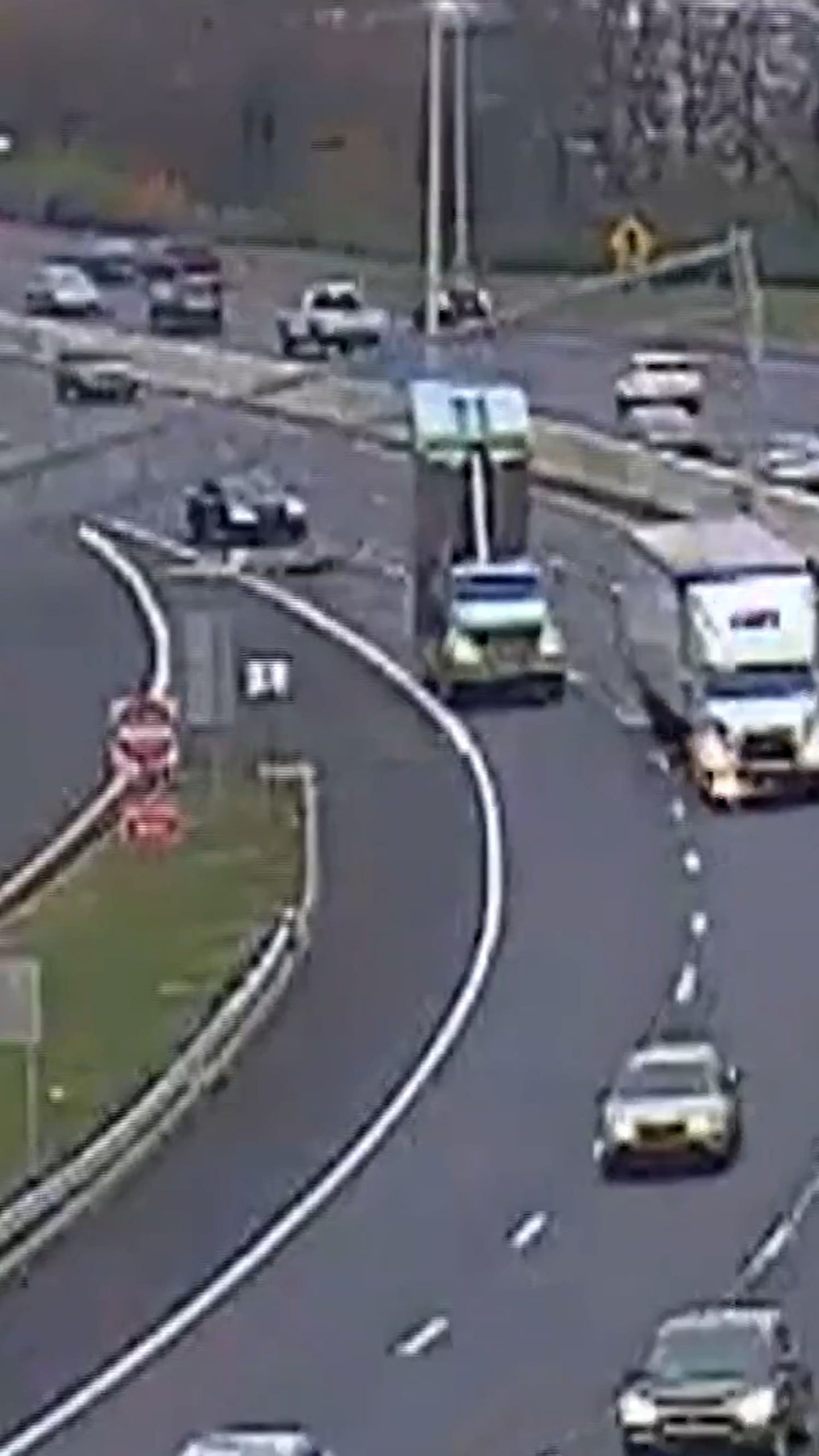 Dump truck slams into sign on Ohio highway