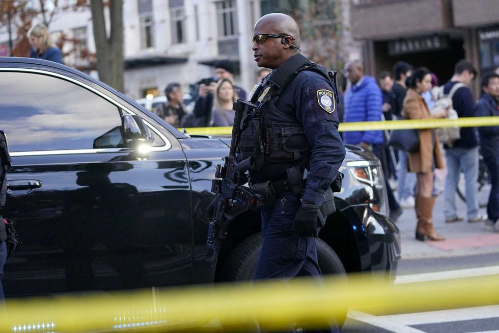 Video shows chaos after 2 National Guard troops shot near White House