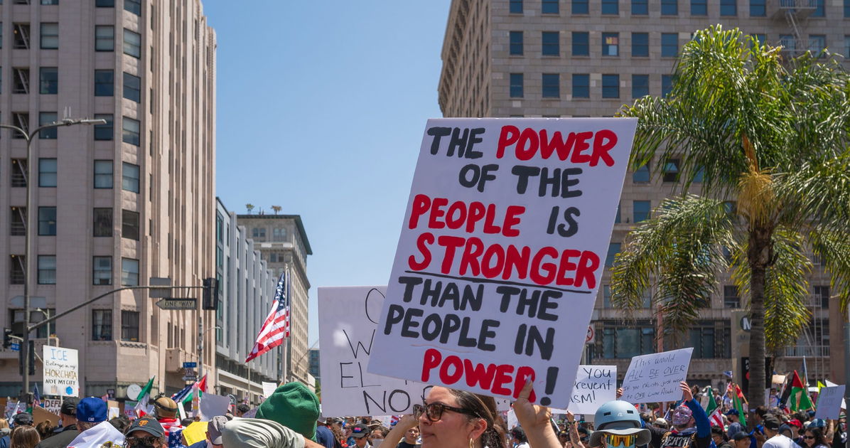 Veteran political strategist says Dems can win midterms by running on “pure economic rage”