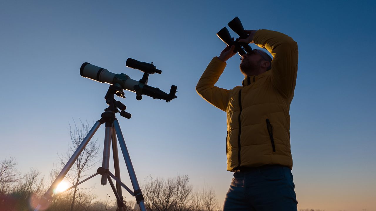 Can’t decide between a telescope and binoculars? Read this before Black Friday