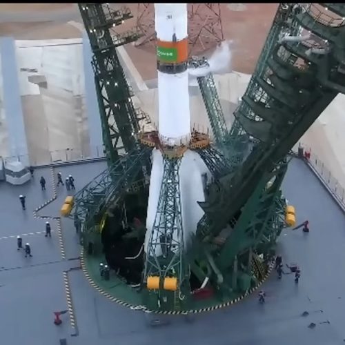 Before a Soyuz launch Thursday someone forget to secure a 20-ton service platform
