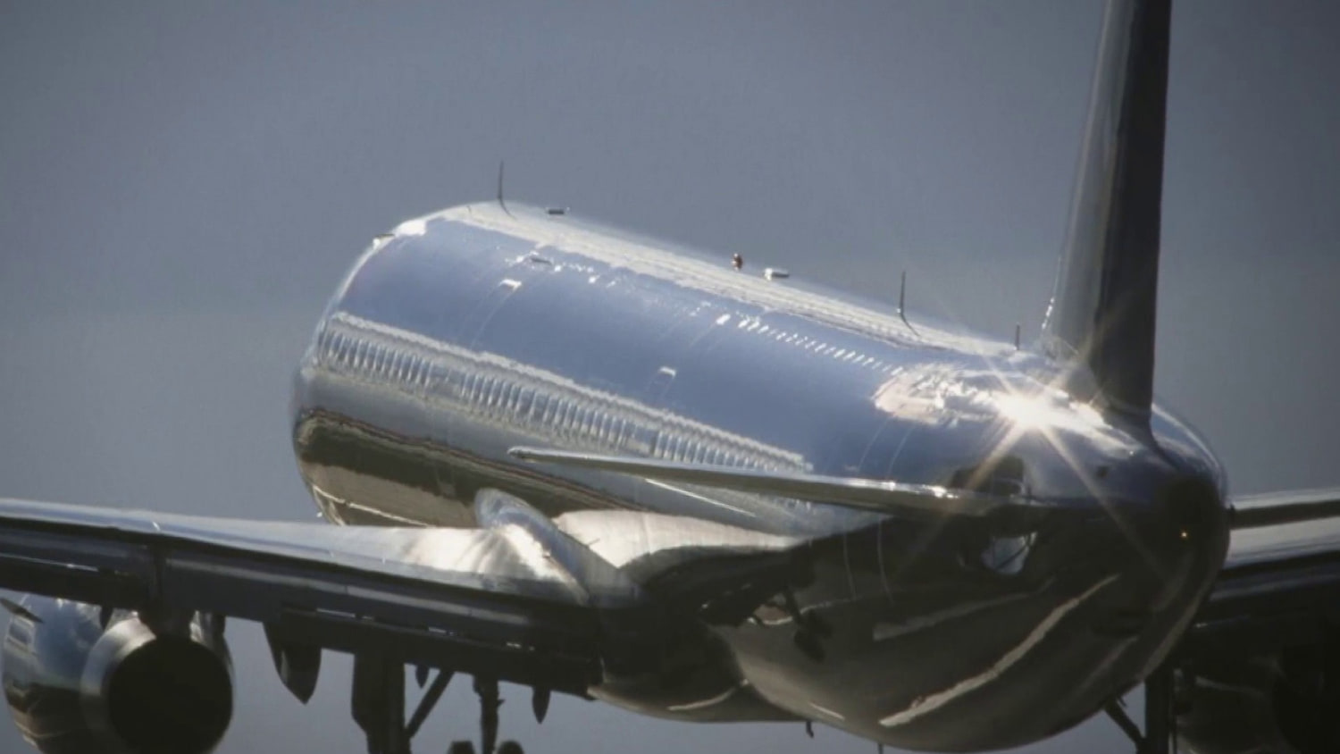 Worldwide mandatory jet repair threatens to disrupt holiday travel