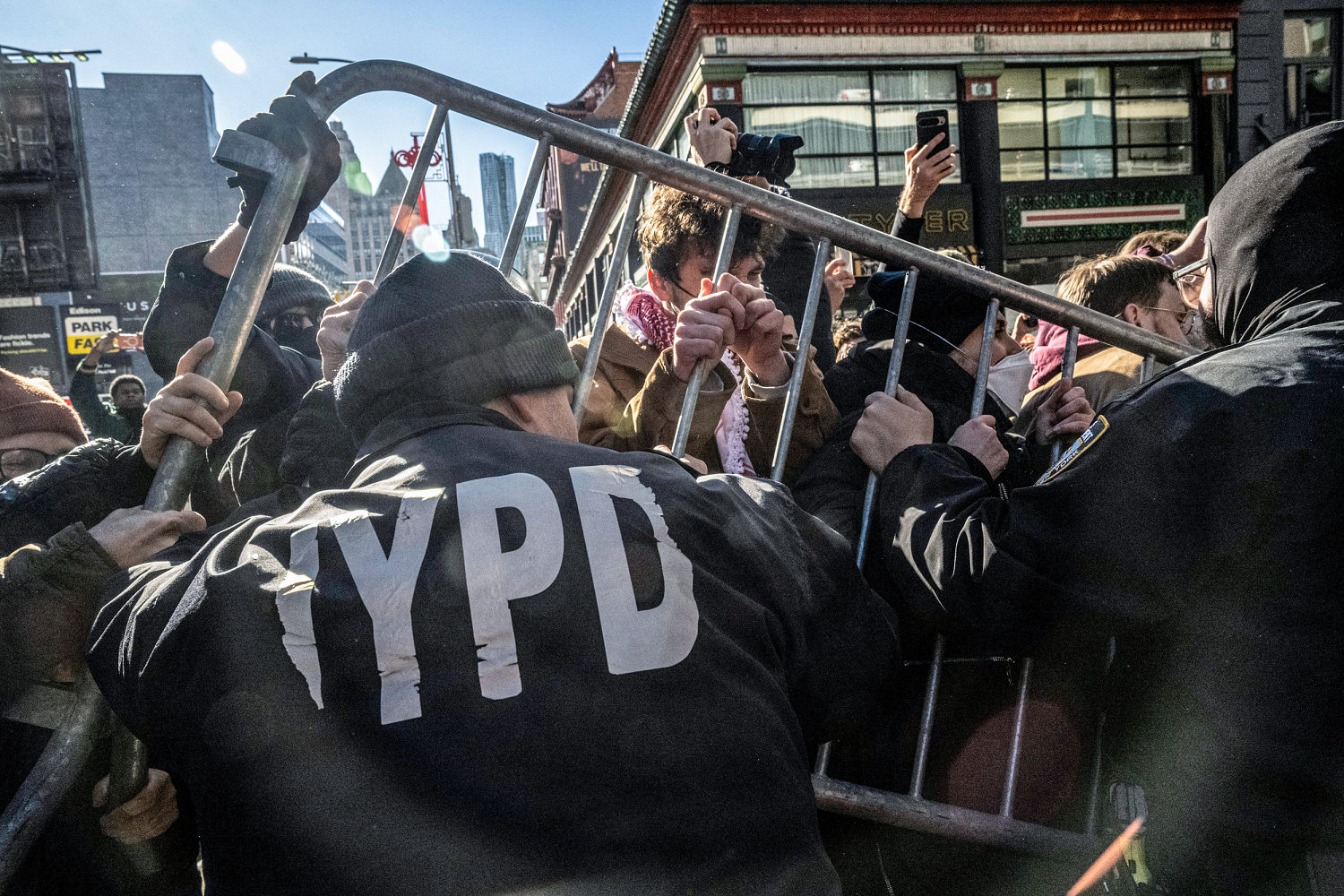 Protesters block federal agents from leaving parking garage for NYC raid