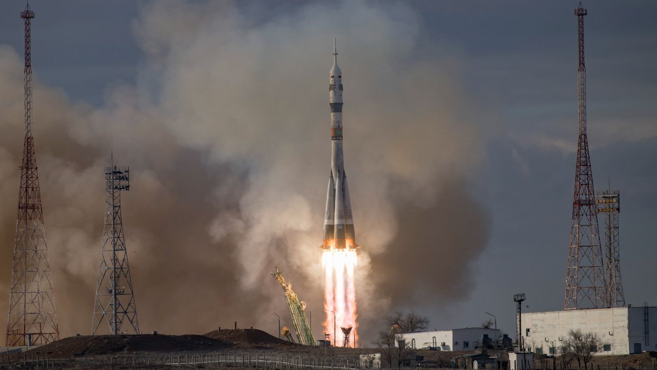 Russia accidentally destroys its only working launch pad as astronauts lift off to ISS