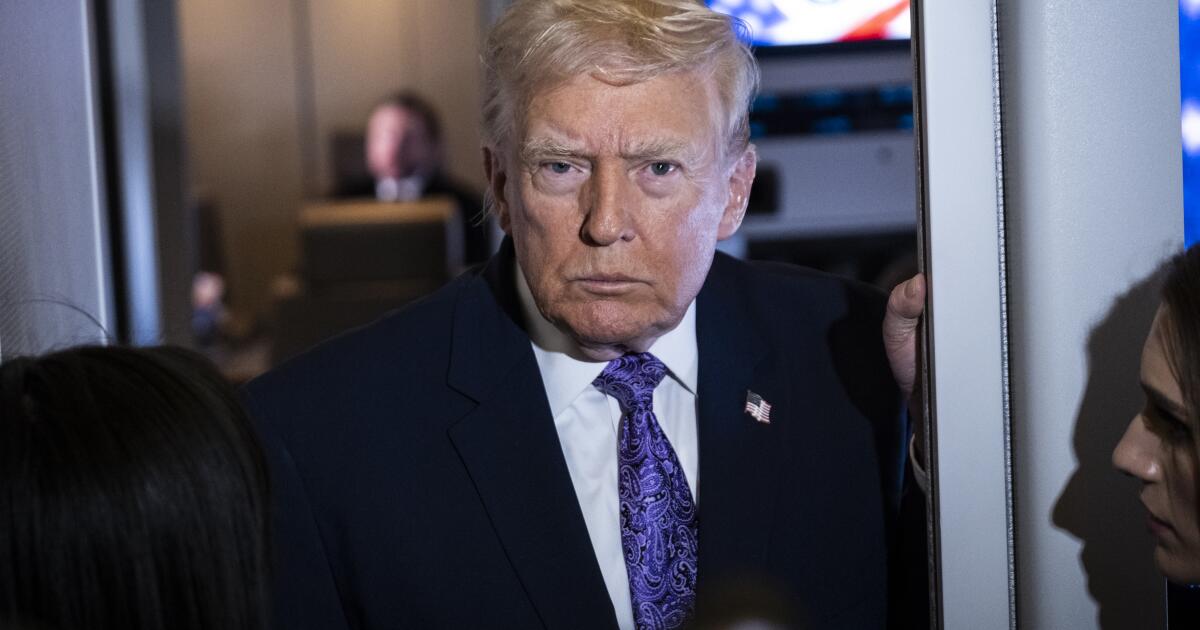 Trump weighs options on Venezuela strikes amid congressional alarm