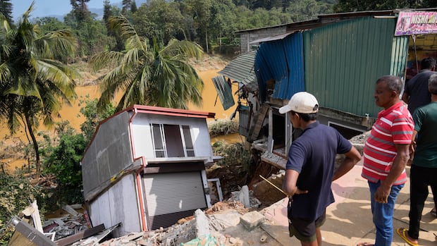 Flooding recovery efforts underway in Indonesia, Sri Lanka, Thailand as death toll tops 1,000