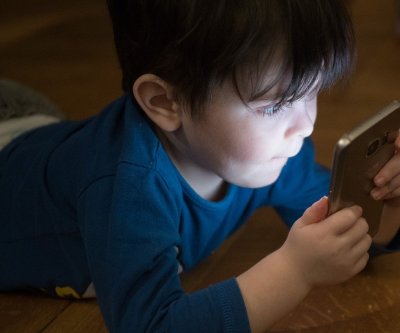 Preteen smartphone use linked to depression, obesity, lack of sleep