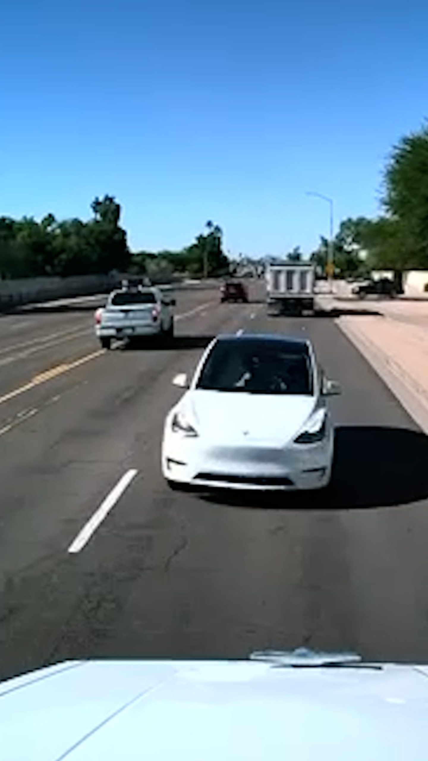 Tesla collides with dump truck in Arizona