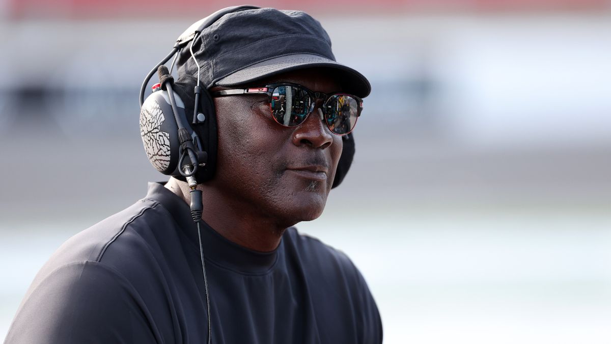 Did Michael Jordan say he’s leaving the Democratic Party? Here’s the truth