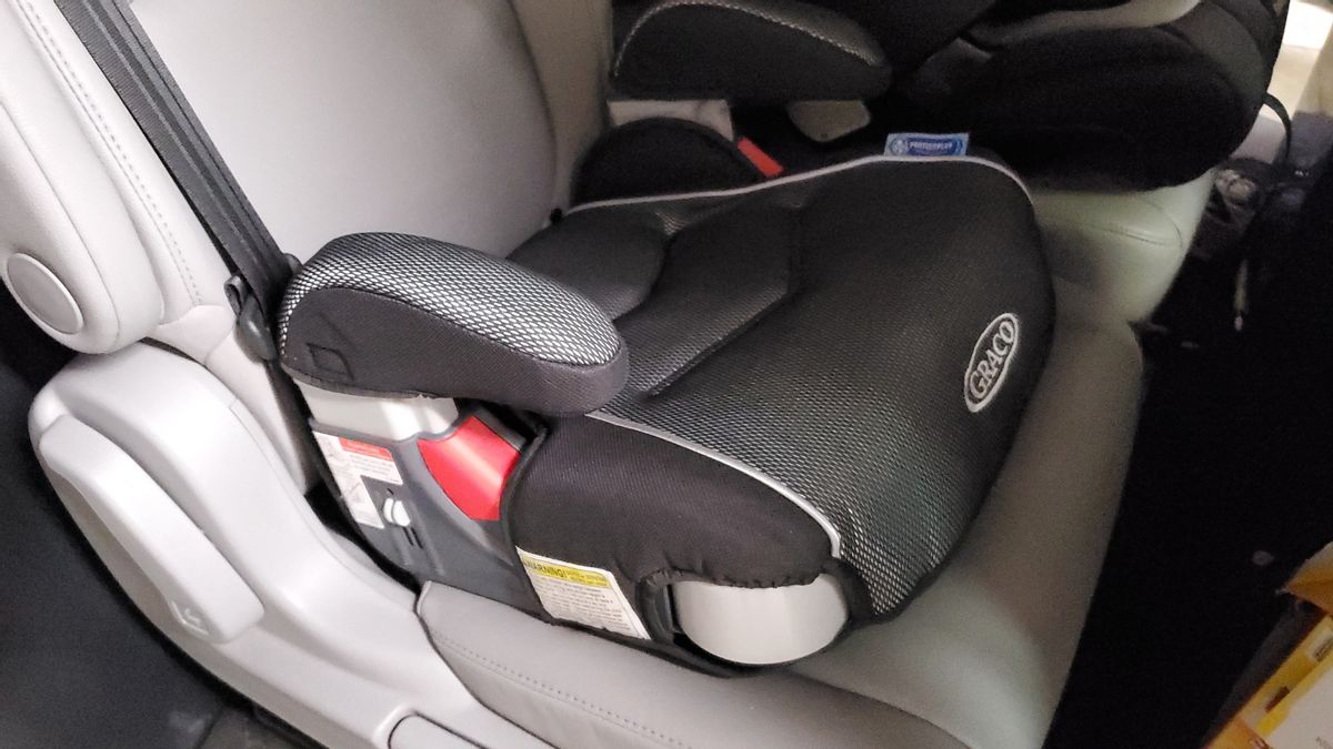 Rumor claims California law requires kids up to 16 to use booster seats. That’s mostly false