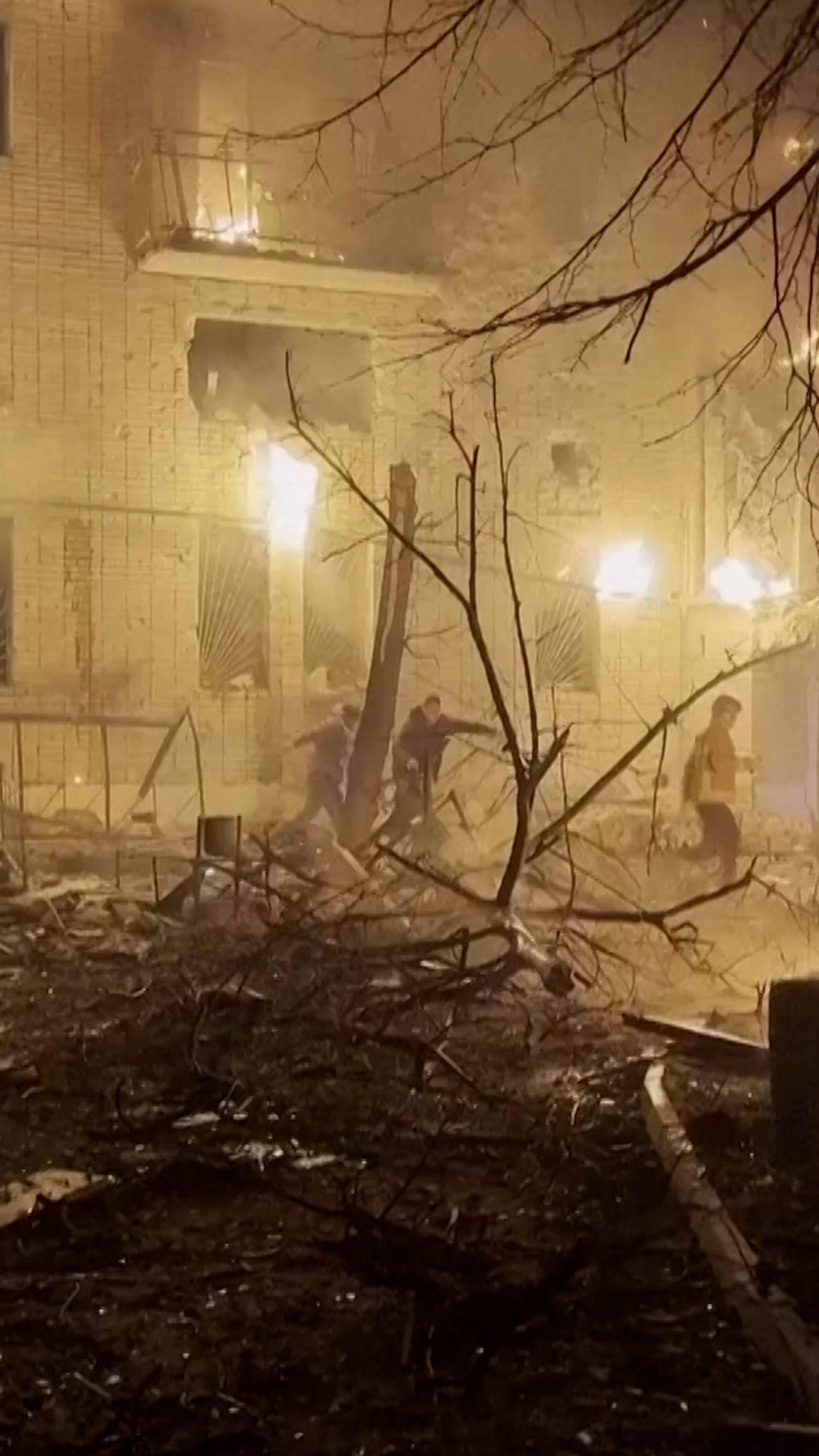 Russia launches strike on Ukrainian apartment building