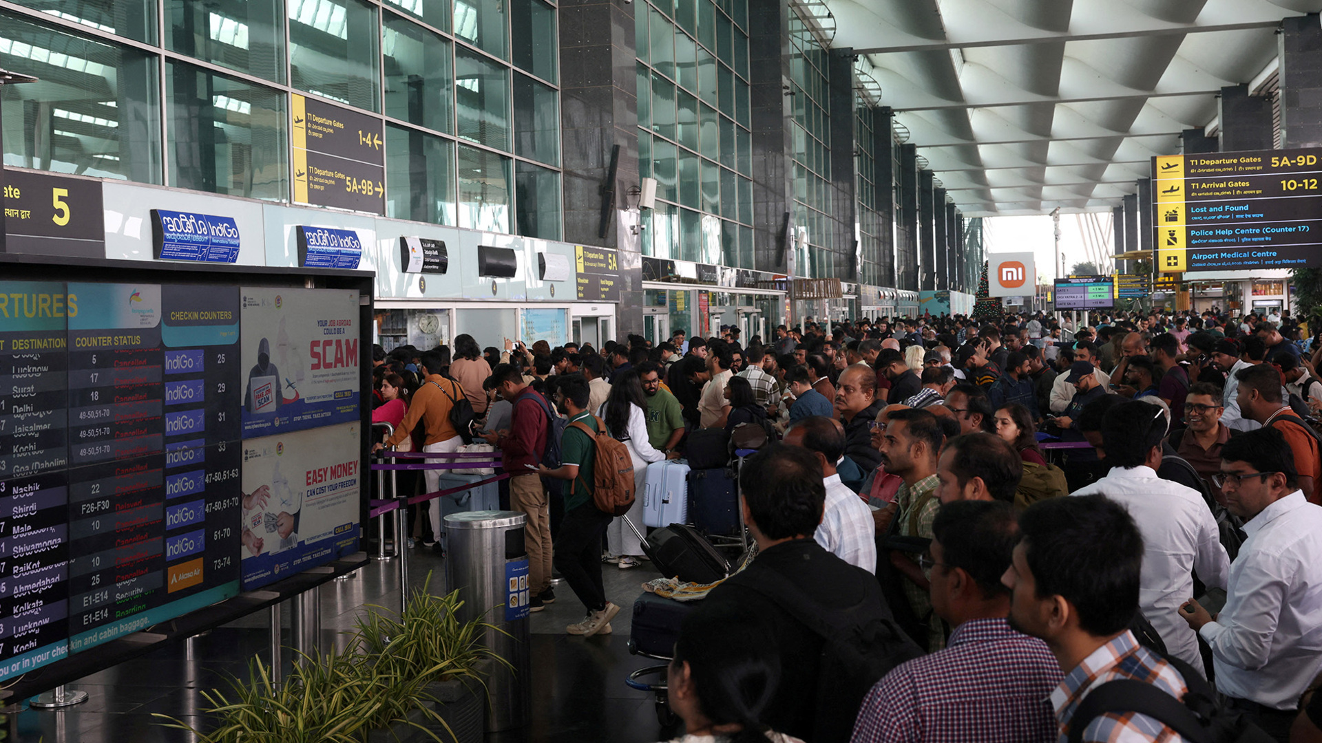 Why is IndiGo airline cancelling thousands of flights?
