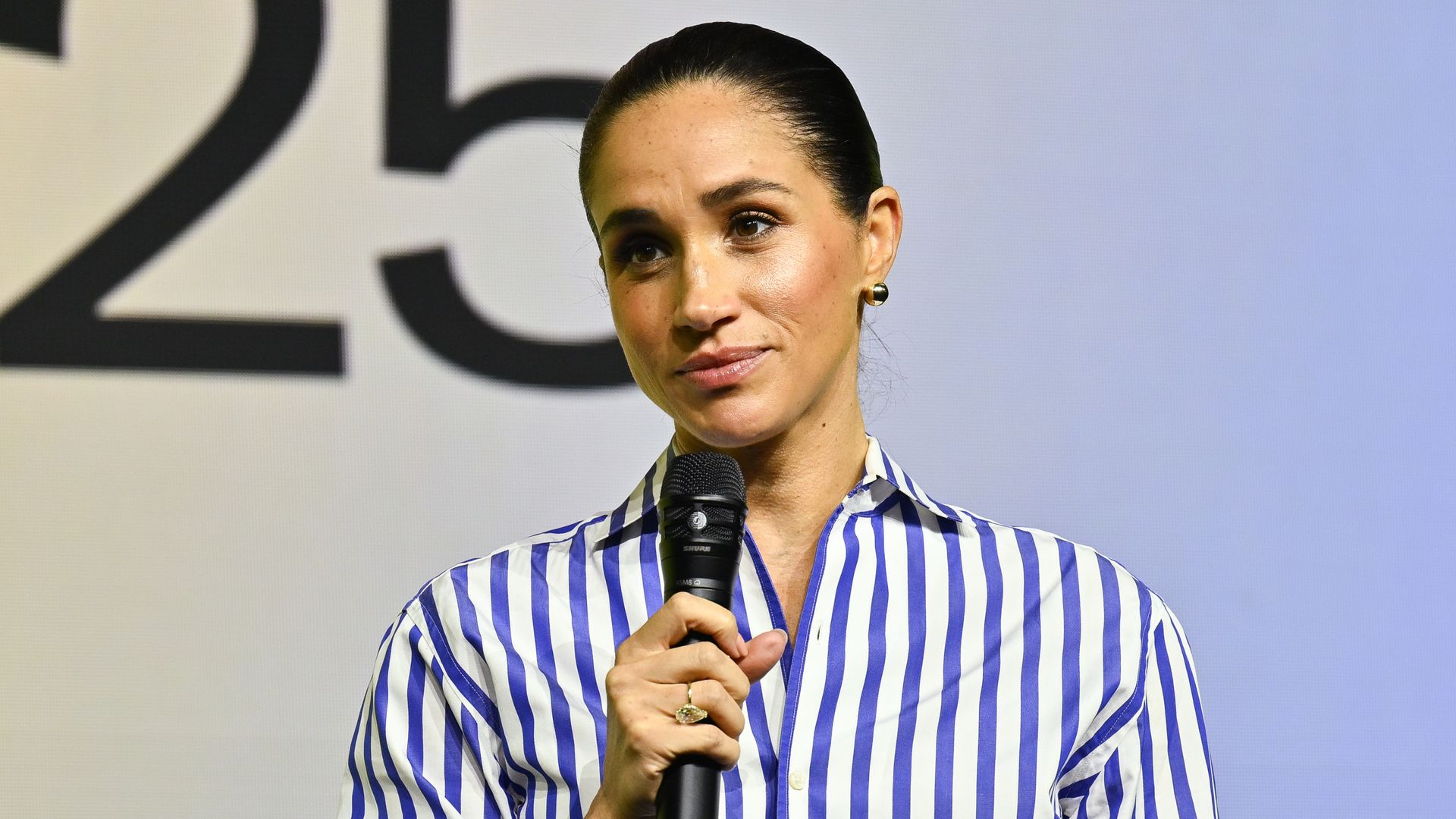 Meghan contacts estranged father