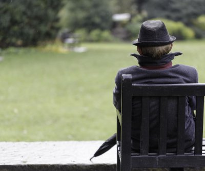 Poor, minorities have more risk factors for Alzheimer’s, study shows