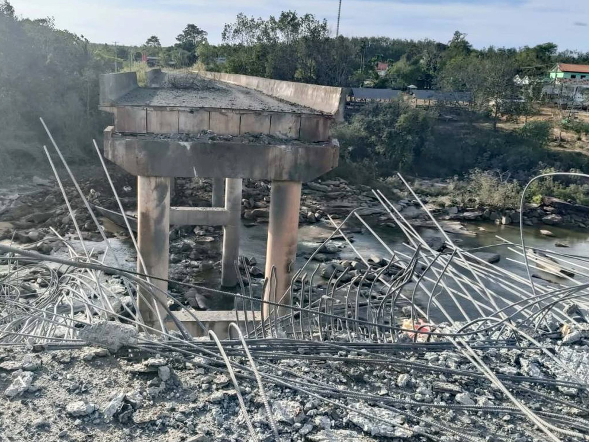 Thailand-Cambodia live: Renewed border clashes as fighting enters 2nd week