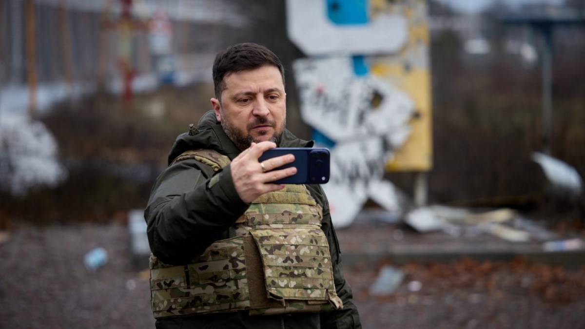Zelenskyy says willing to drop NATO membership bid ahead of peace talks