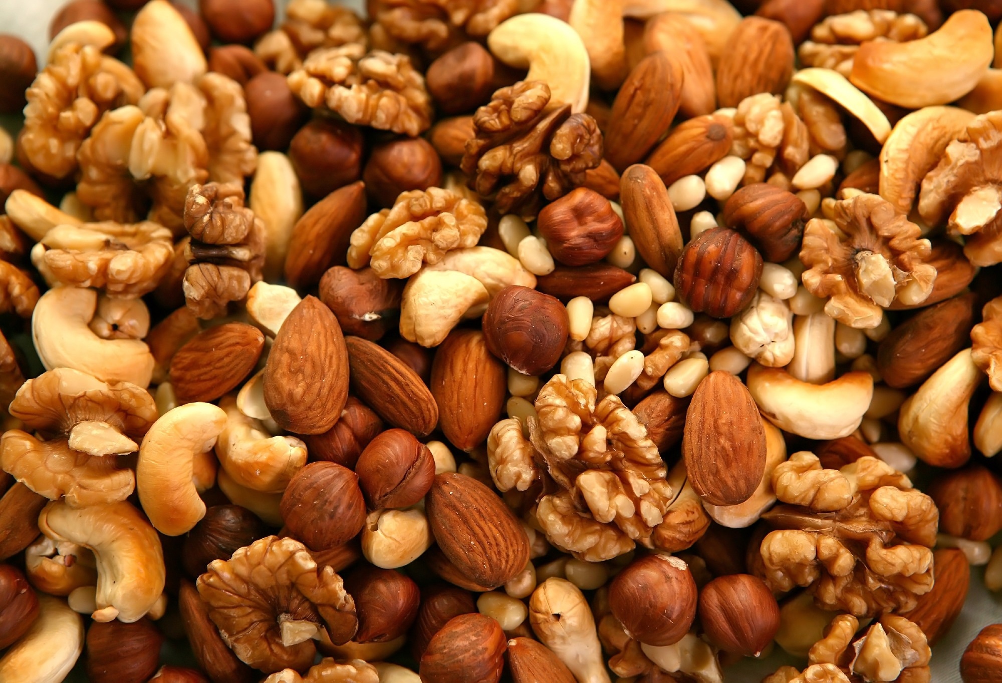 Swapping high-carb snacks for tree nuts cuts food cravings in young adults at metabolic risk