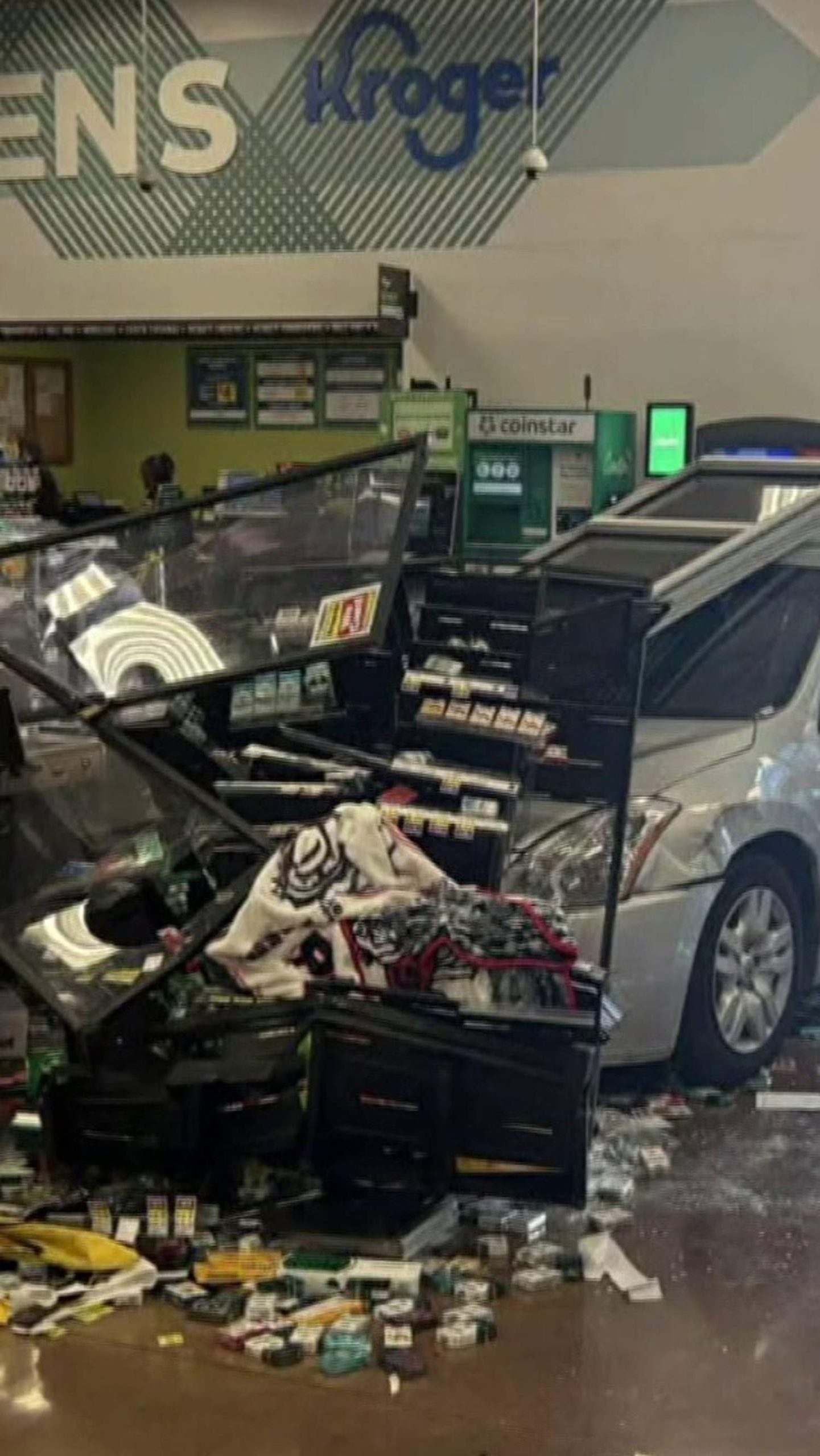 Driver slams into Kroger store injuring four in Georgia