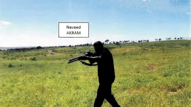 Homemade bombs thrown before Bondi mass shooting, but failed to detonate, police tell court