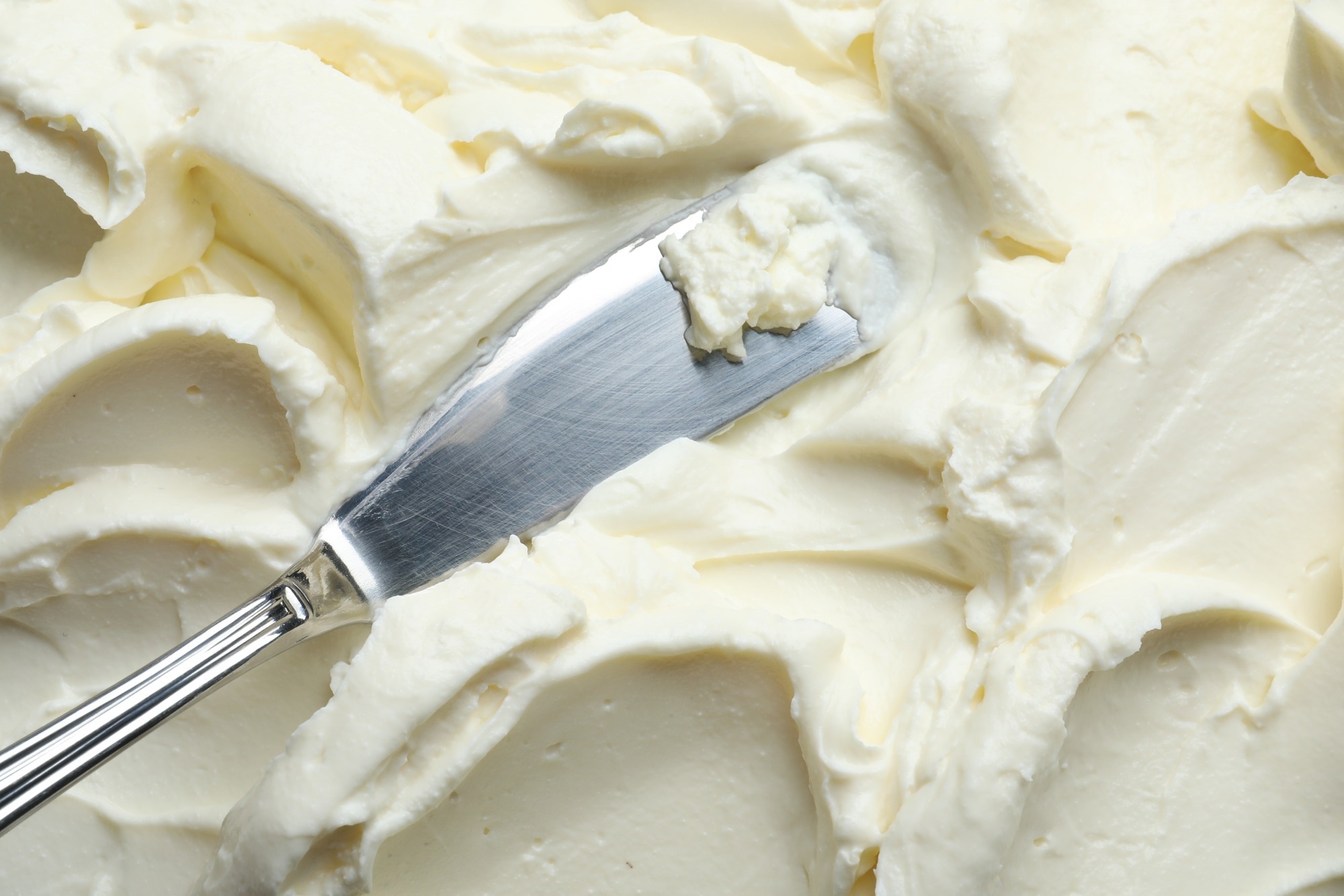 High-fat cheese and cream consumption links to lower dementia risk over 25 years