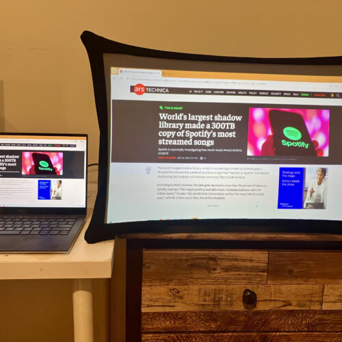 The Splay is a subpar monitor but an exciting portable projector 