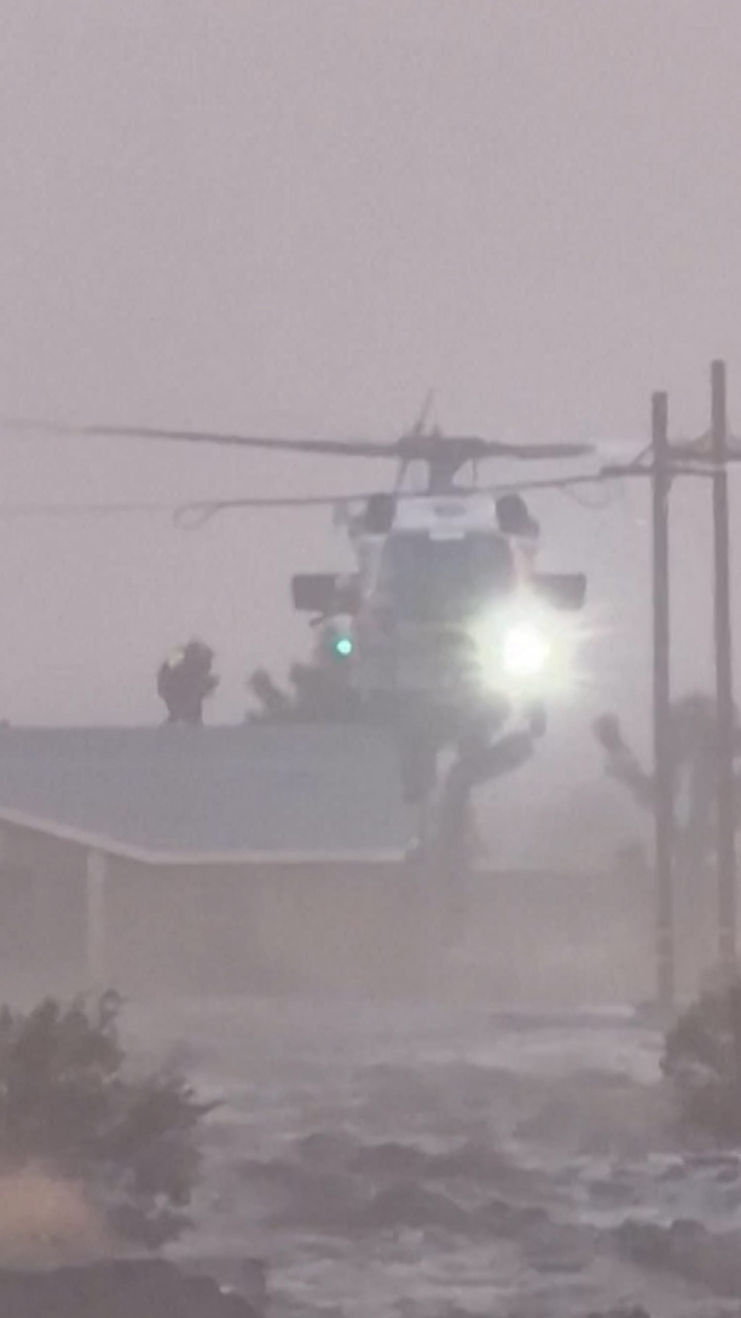 Video shows dramatic airlift rescue after flooding