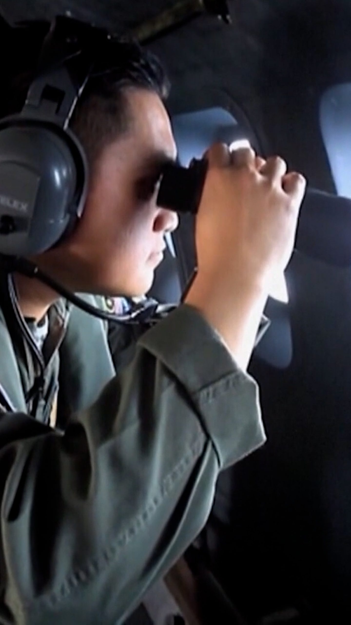 Search resumes for missing Malaysia Airlines Flight 370