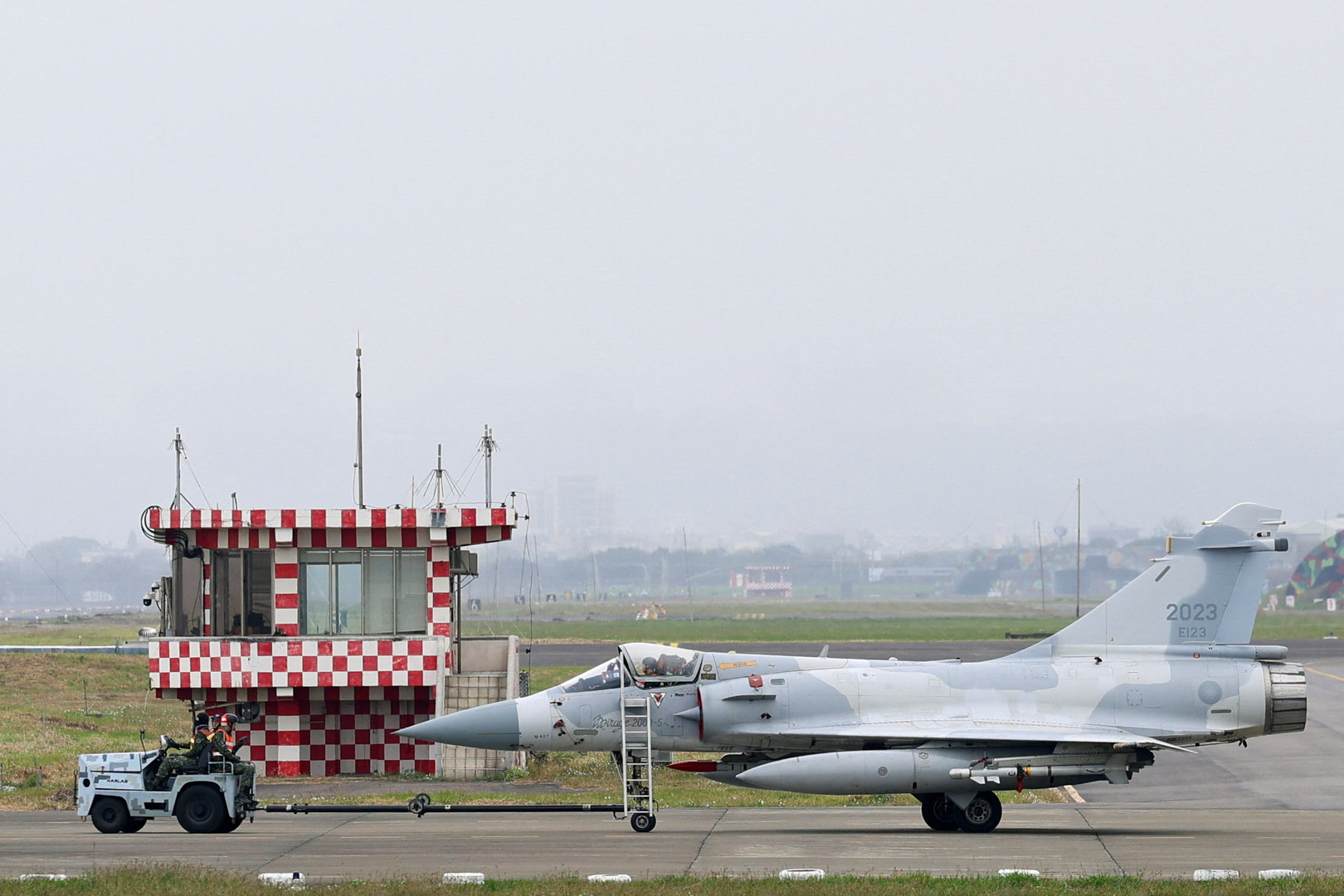 China holds second day of live-fire drills around Taiwan