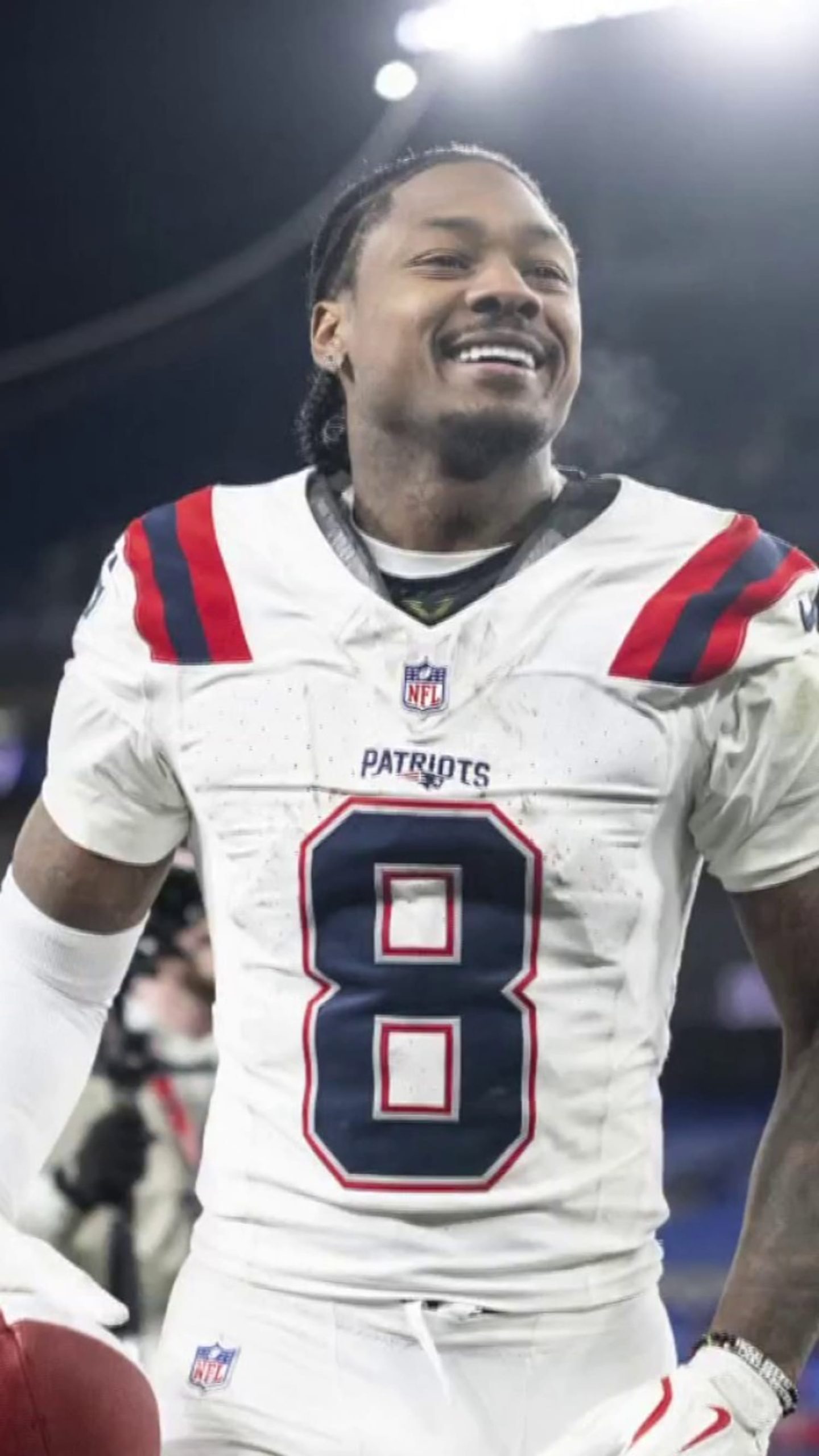 Patriots receiver charged with strangulation, assault