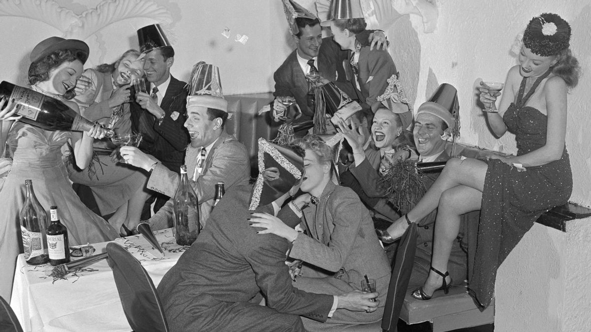Why do we kiss at midnight on New Year’s Eve? History behind the tradition