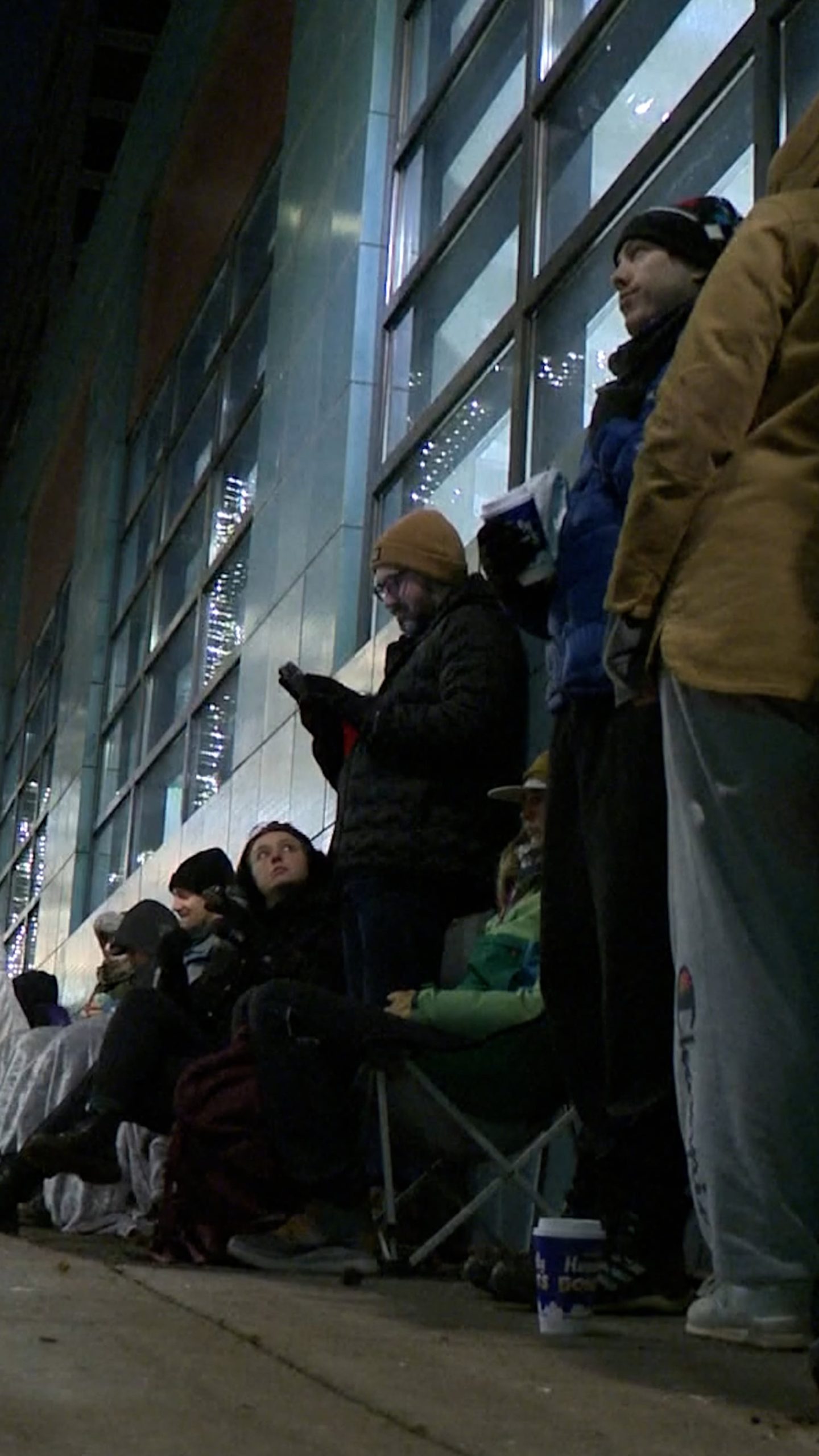 Couples wait overnight to secure wedding spots at Oregon parks