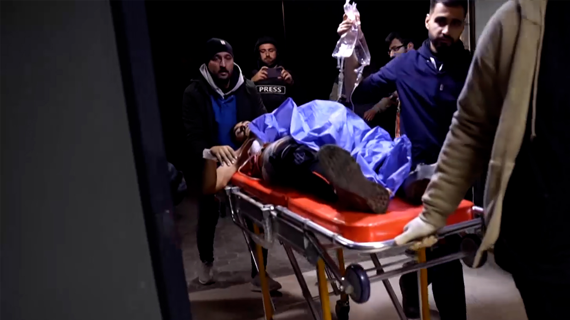 Injured arrive at Aleppo hospital amid intense artillery fire